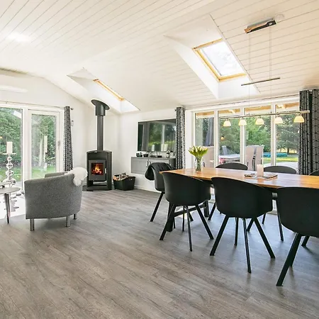 8 Person In Vaeggerlose * Bøtø By