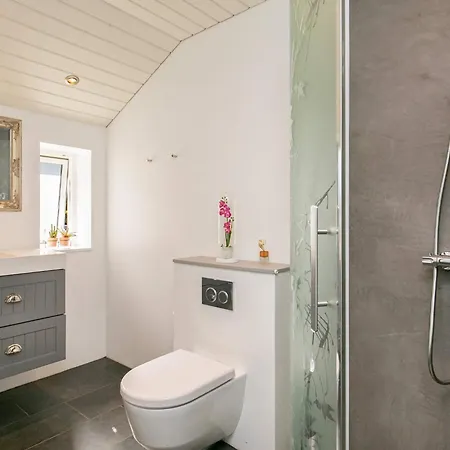 8 Person In Vaeggerlose