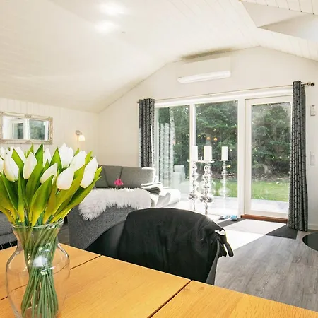 8 Person In Vaeggerlose Bøtø By