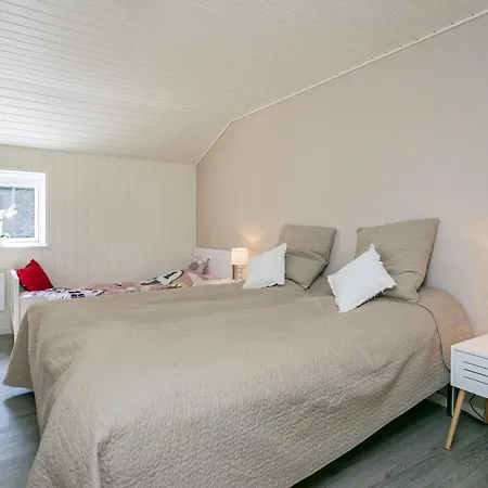 8 Person In Vaeggerlose *