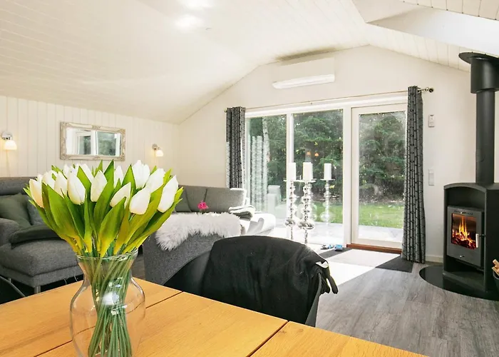 8 Person In Vaeggerlose Bøtø By